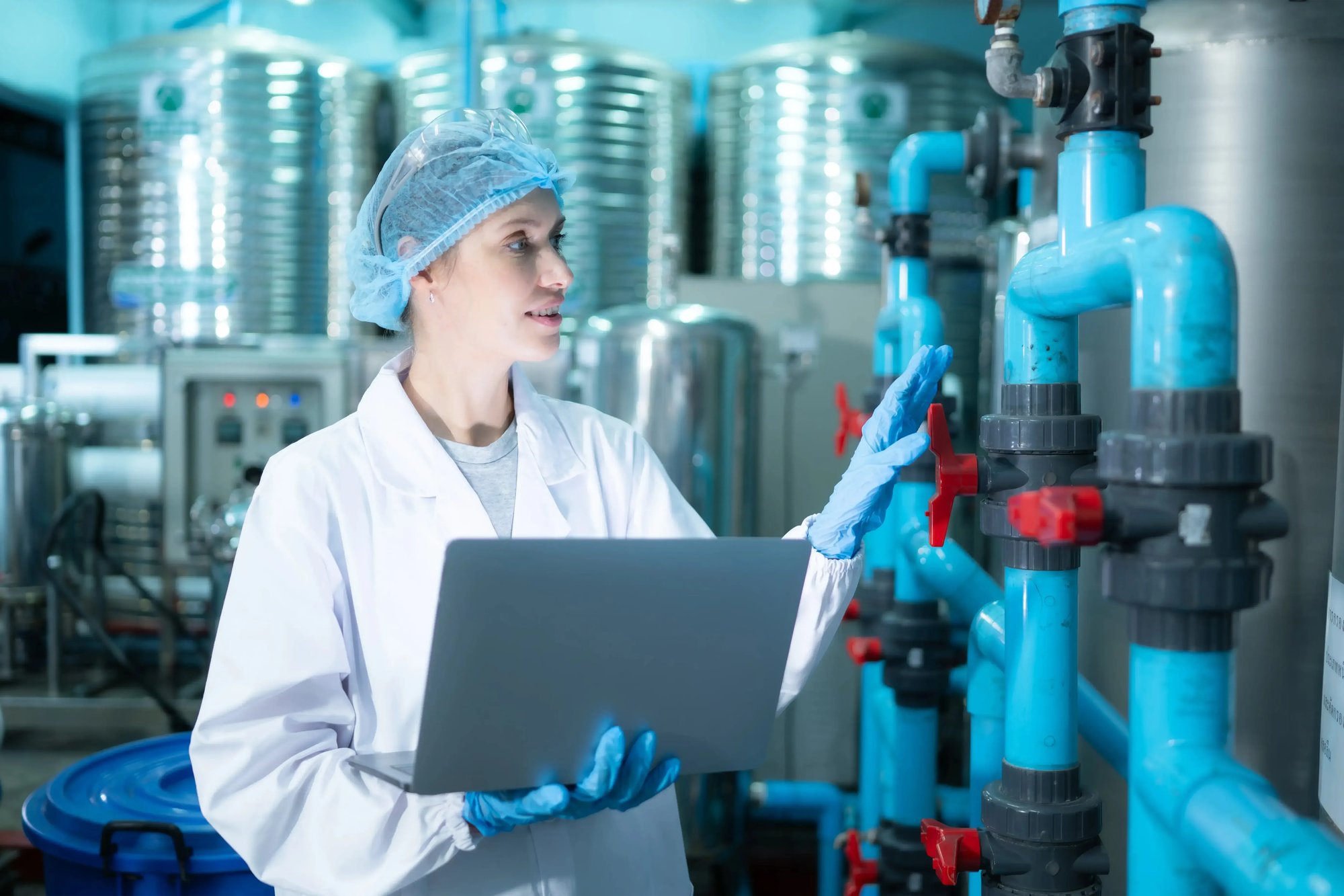 Vertical-Chemicals-Worker with laptop new