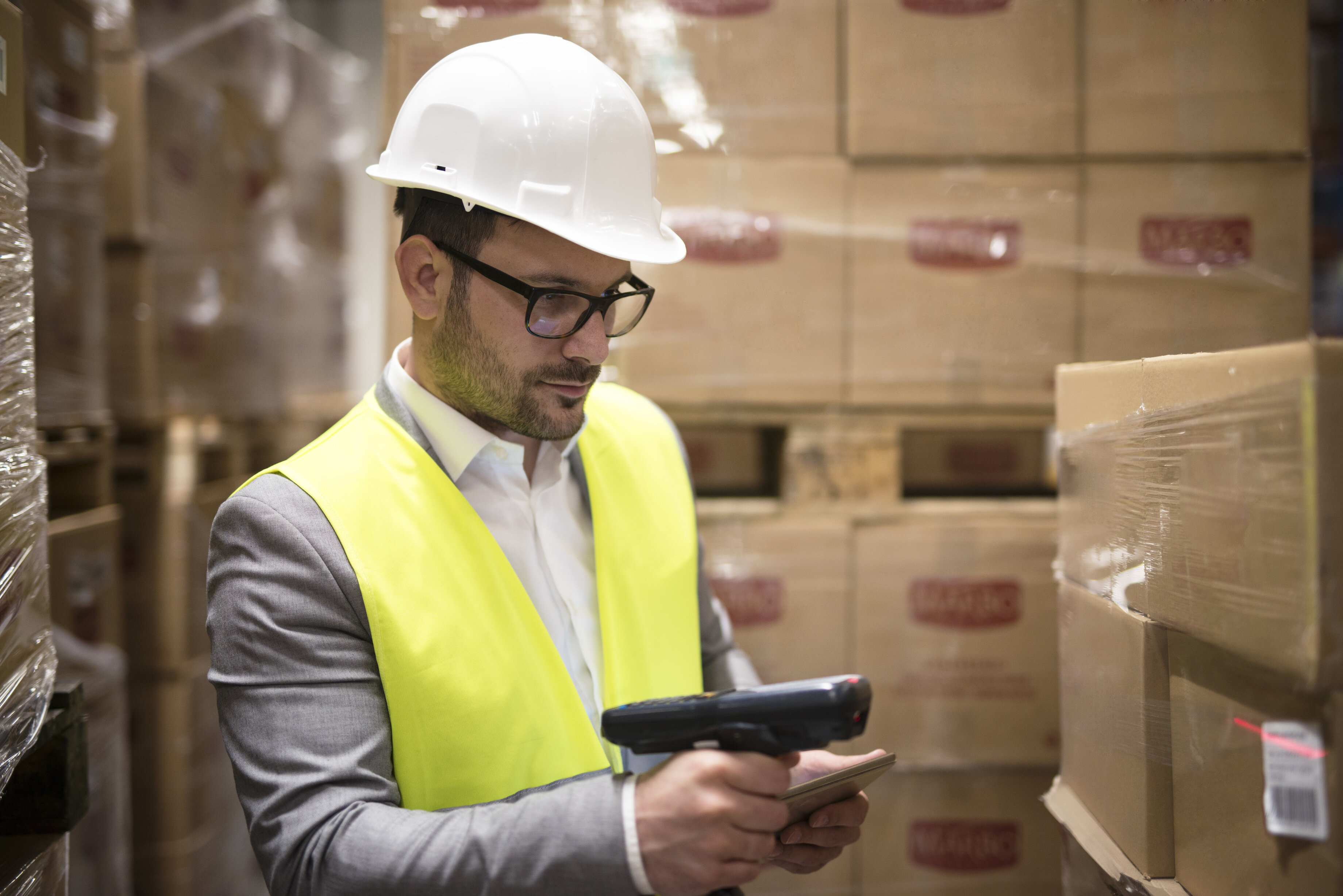 Manager in warehouse for GDP logistics